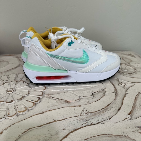 Nike Womens Air Max Dawn - Picture 4 of 7